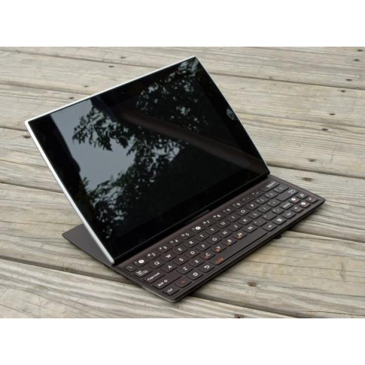 It isn't the review of the Eee Pad Slider SL101 itself that really makes the news. It's the further indication that the netbook is on the verge of being...
