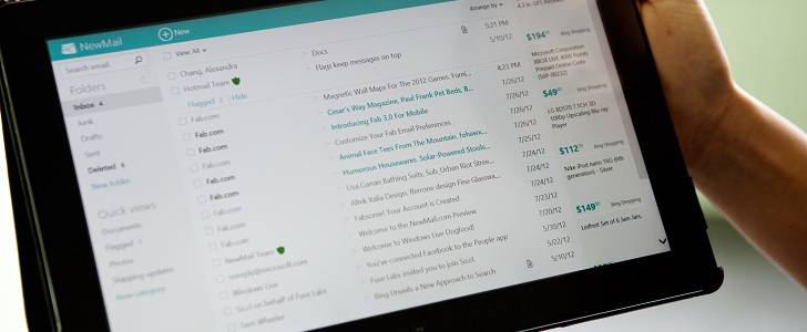 Microsoft integrates Google Chat into Outlook.com