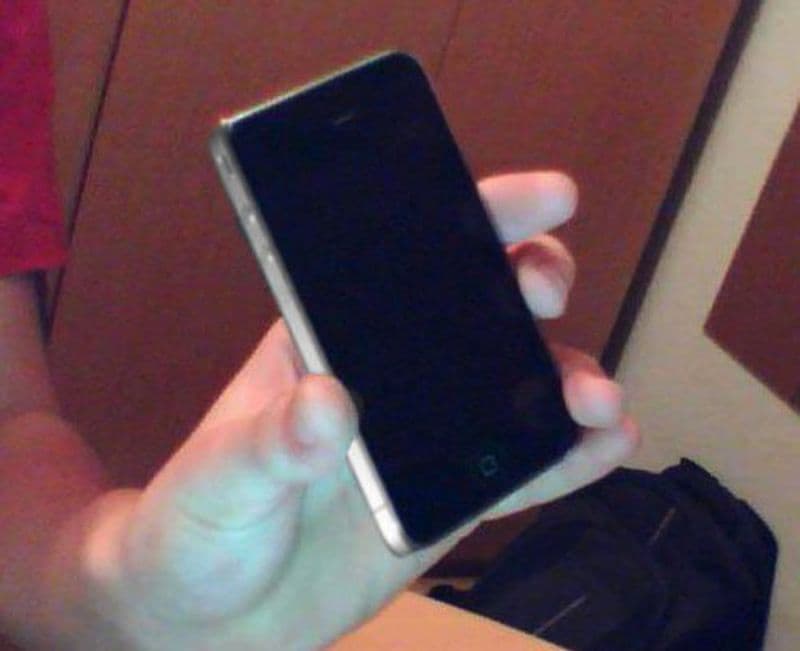 Engadget's iPhone 4G photos are NOT genuine, according to a Mac Rumors reader. The device is apparently a Japanese clone, despite looking nothing at all...