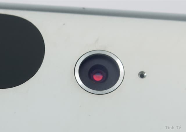Newly-leaked images and video show us the next-generation iPod touch will host a camera. Apple had originally...