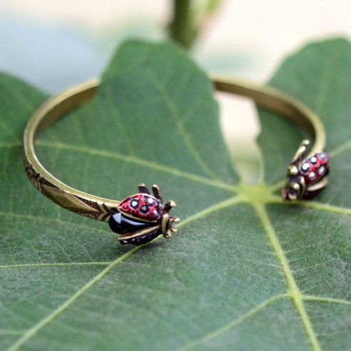 Living Insect Bracelet Will Creep Out Your Friends