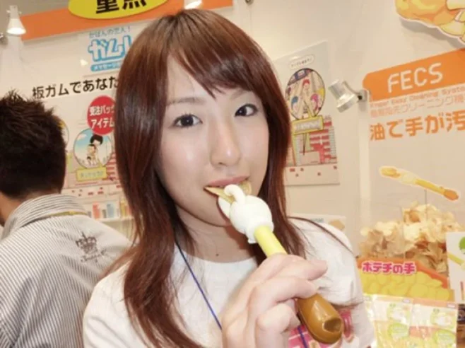 The Chip Gripper, or: You’ll Buy Anything A Hot Girl Is Selling