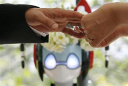 This Week in Robots: Japanese Couple Says 'iDo'