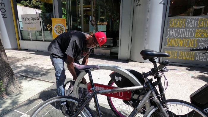 Unfortunate Thief Not Too Bright About Tech