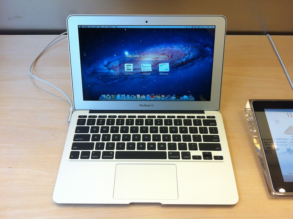The MacBook Air Project Pushes Tiny Desktops to the Max... Er, Min