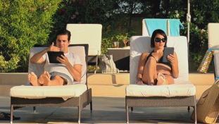 Kindle Ad Burns The iPad In Direct Sunlight