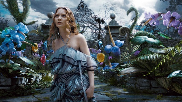2010_alice_in_wonderland-2