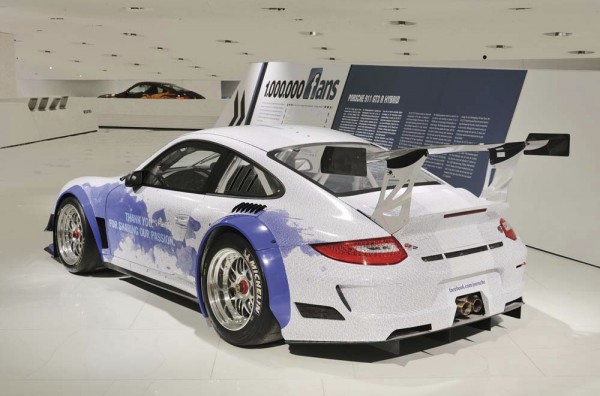 Facebook Porsche 911 GT3 R Hybrid image