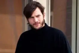 First glimpse of Ashton Kutcher as Steve Jobs