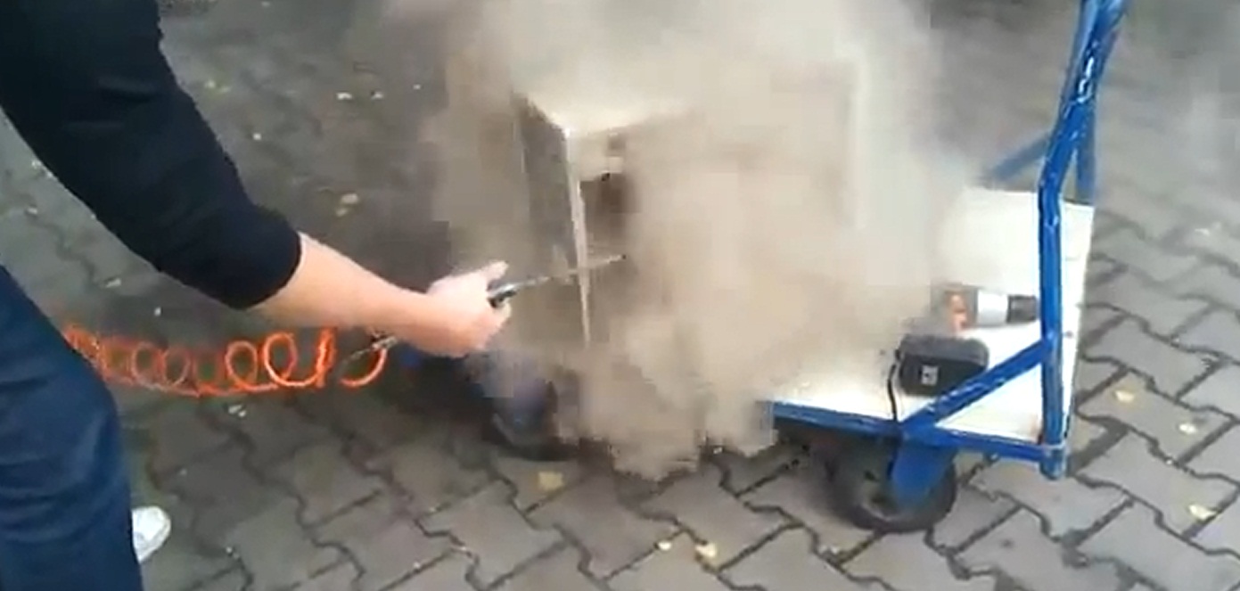 Believe it or not, there's a PC behind the dust clowd