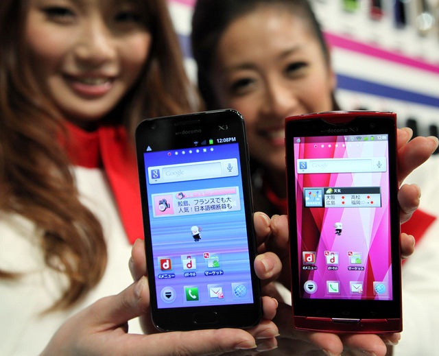 Move over, Apple. Samsung is shipping more smartphones