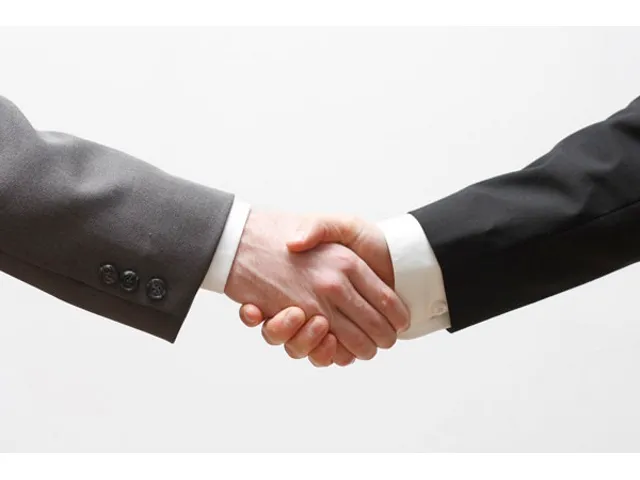 Facebook and class action lawyers work out sweet deal for themselves. Judge isn't buying it