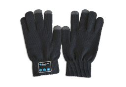 Bluetooth gloves to keep you warm while chatting