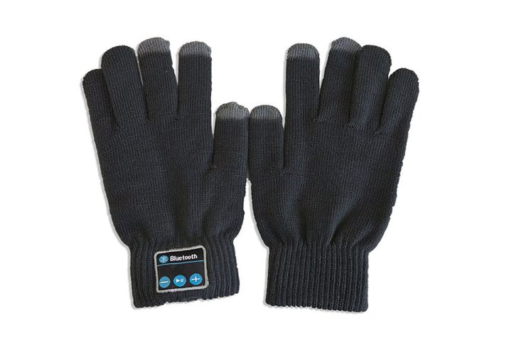 Bluetooth gloves to keep you warm while chatting