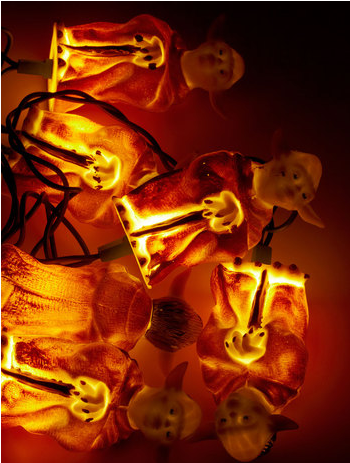 Coming soon: Yoda stringed lights for any occasion 2 yoda_christmas_tree_lights-2