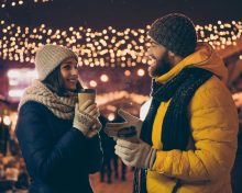 Online dating: How flirtatious do we get around the Holiday Season? [Infographic]