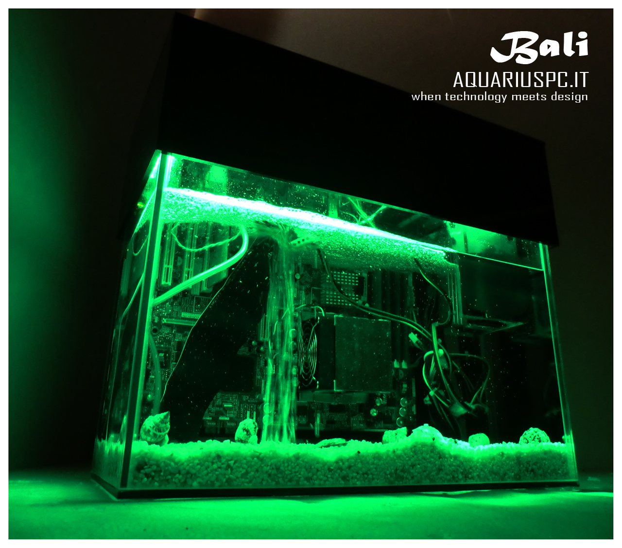 aquariuspc_aquarius_pc_computer_olio_minerale_oil_submerged_cooling_1-1-1-1