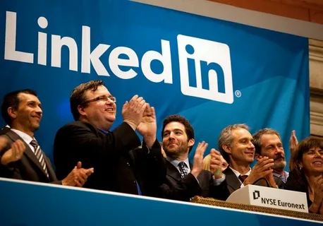 Clever LinkedIn promotes itself by congratulating others