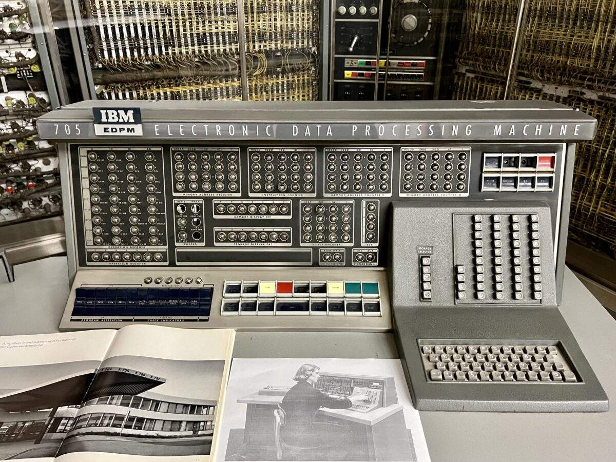 705 Electronic Data Processing Machine