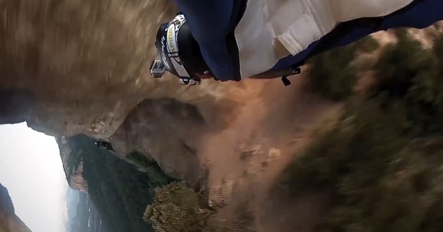 Alexander Polli flies his wingsuit through a tiny hole at 155 MPH 6 flying-through-2