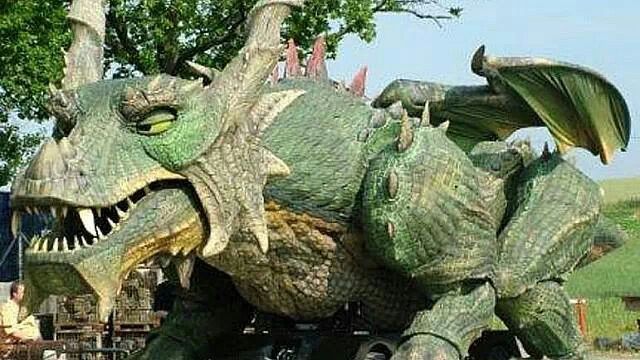 Fire-breathing dragon named world's largest walking robot (videos)