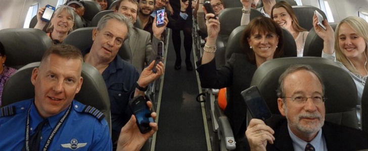 A picture from the first gadget-friendly flight 1 Gadgets on Planes