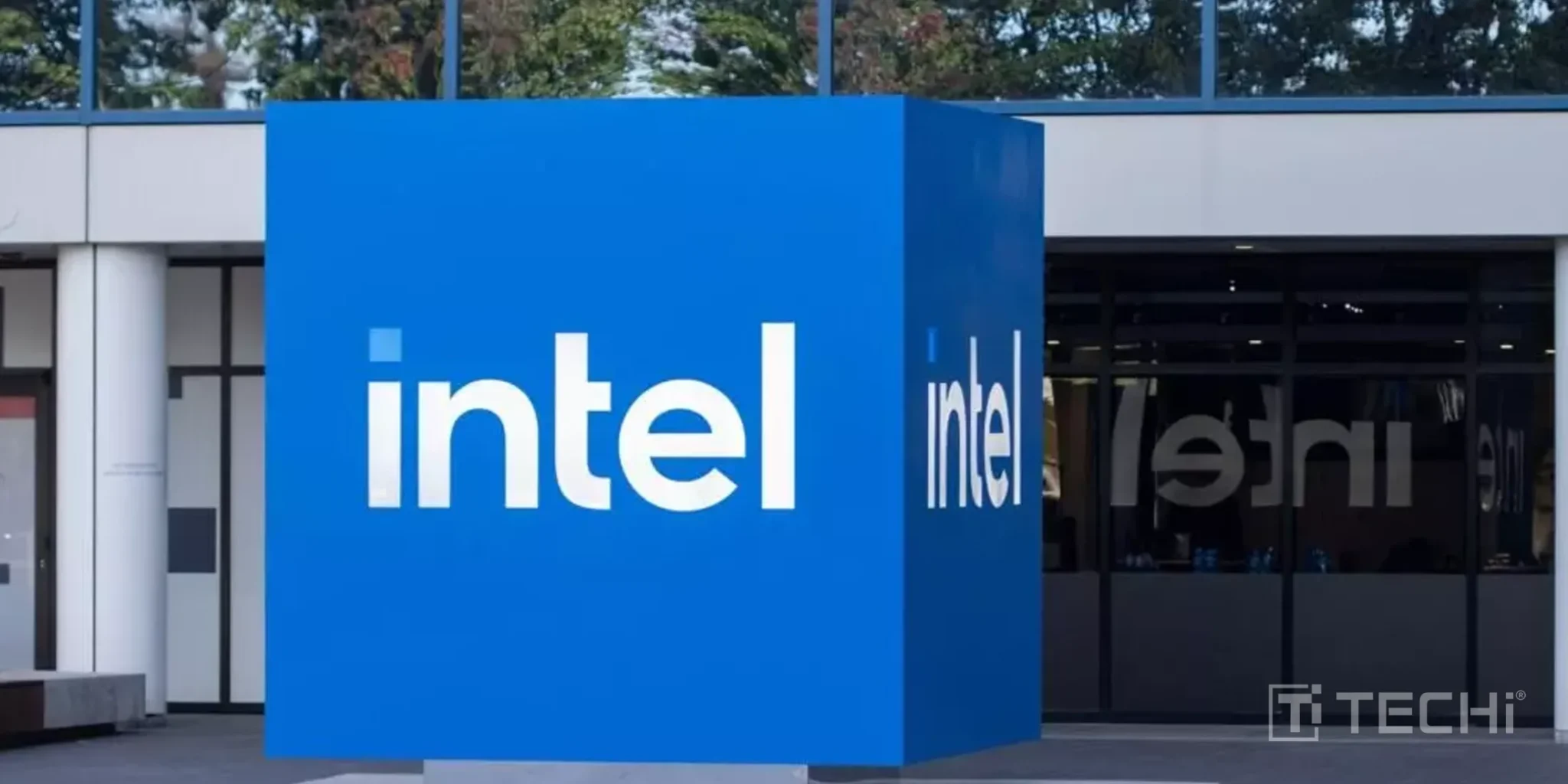 Intel Stock (INTC): Complete Investment Analysis, Foundry Turnaround and Forecast