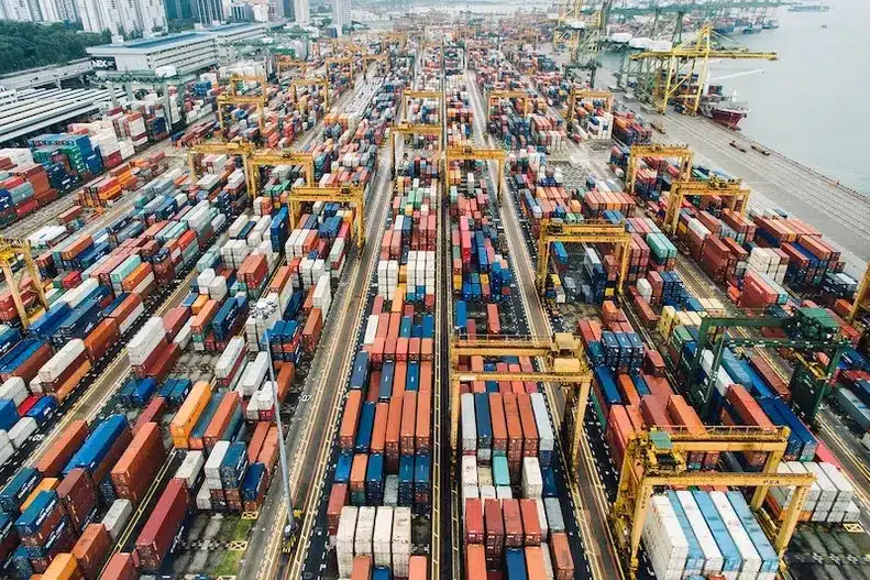 Karachi Port processes 8,313 containers in 24 days — matching its entire 2025 volume. Pakistan emerges as a global trade hub as the Strait of Hormuz…